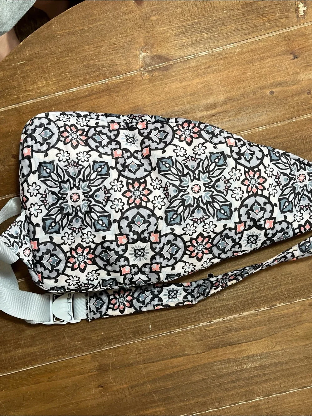 Vera Bradley compact sling